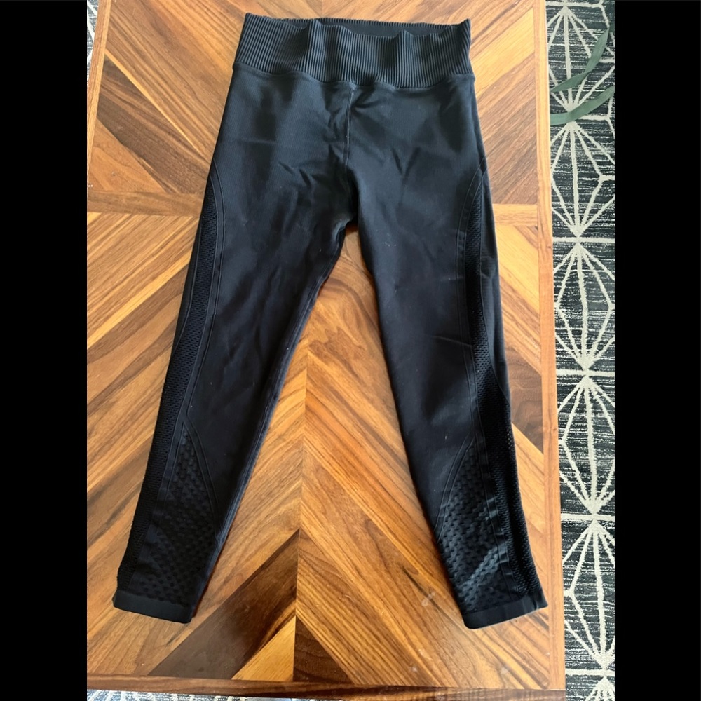 Offline by Aerie ribbed seamless leggings. Size L